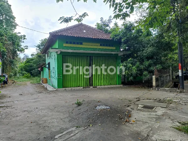 image TANAH STRATEGIS 4 MENIT KE SCH, PINGGIR JALAN RAYA KRT PRINGGODININGRAT: INVESTASI PROPERTI TERBAIK ANDA (2)