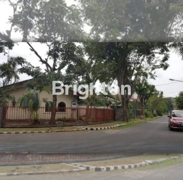 image RUMAH HOOK SIAP HUNI ROW LEBAR DEKAT RAYA JEMURSARI (1)