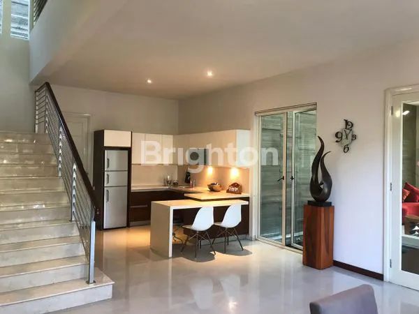 image RUMAH MEWAH 2 LANTAI FULL FURNISH DI CITRALAND (4)