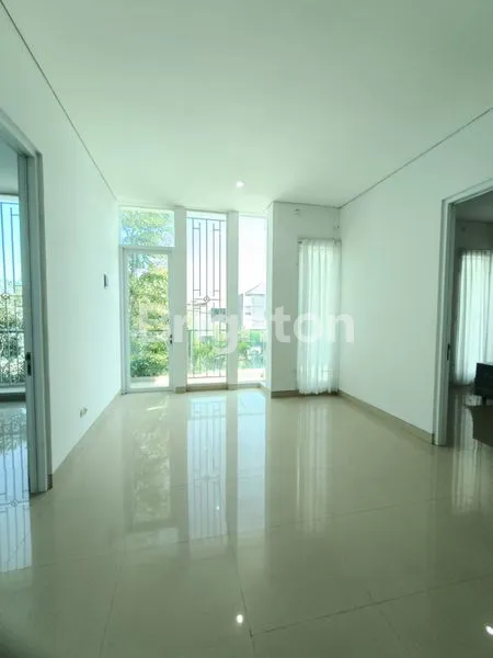 image RUMAH CLUSTER 2 LANTAI FULL FURNISHED DEKAT MANAHAN (4)