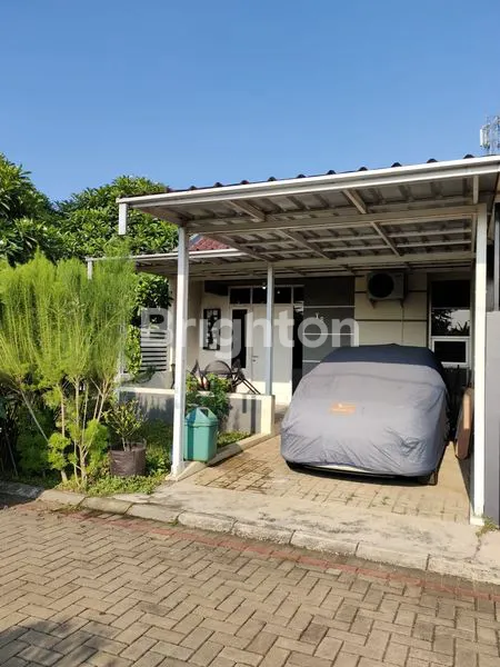 RUMAH HOOK MINIMALIS DI DEBOTANICA CIMAHPAR