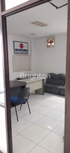 image DISEWAKAN TEMPAT SANGAT STRATEGIS JALAN UTAMA, BANGUNAN KOKOH DAN LUAS 1.168 M2 (3)