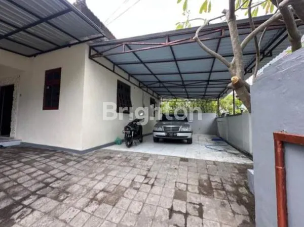 image RUMAH CANTIK POSISI HOOK 1 LANTAI, 3 KAMAR TIDUR DENGAN GARASI YANG LUAS DI SESETAN, DENPASAR SELATAN (5)