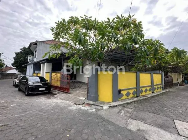 image RUMAH CANTIK POSISI HOOK 1 LANTAI, 3 KAMAR TIDUR DENGAN GARASI YANG LUAS DI SESETAN, DENPASAR SELATAN (1)