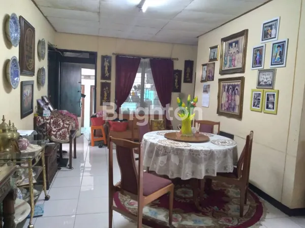 image RUMAH TUA PINGGIR JALAN RAYA JAKARTA-BOGOR (2)