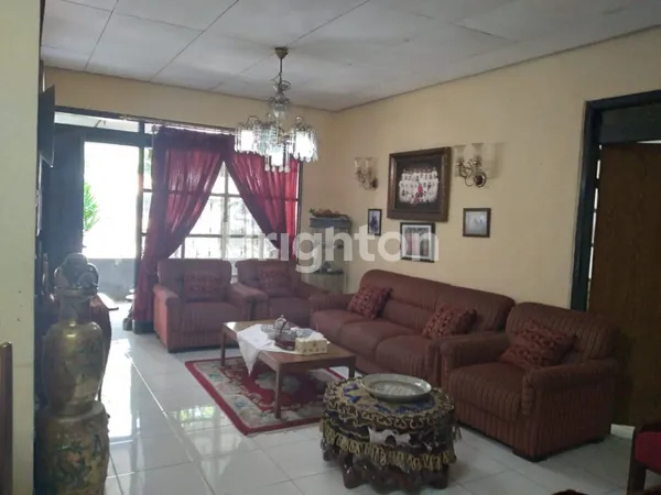 image RUMAH TUA PINGGIR JALAN RAYA JAKARTA-BOGOR (3)