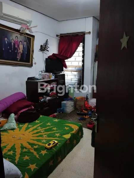 image RUMAH TUA PINGGIR JALAN RAYA JAKARTA-BOGOR (6)