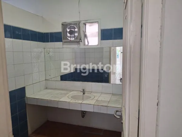 image GEDUNG UNTUK KANTOR DI TANAH ABANG 500M2 LANTAI 2 DAN LANTAI 3, BEBAS GANJIL GENAP 5 MENIT KE MRT BUNDARAN HI (7)