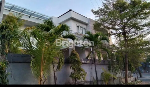 image RUMAH BESAR DAN STRATEGIS DEKAT SUNSET ROAD (1)