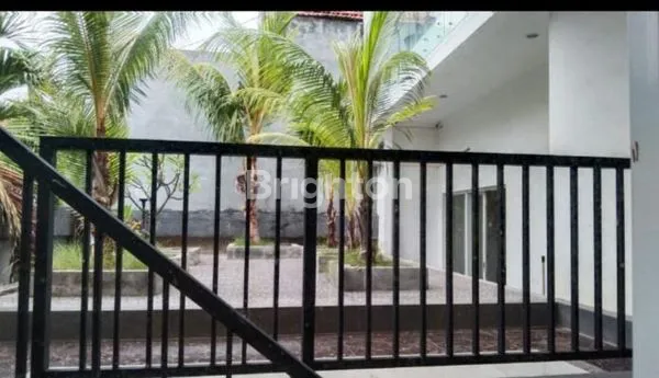 image RUMAH BESAR DAN STRATEGIS DEKAT SUNSET ROAD (4)