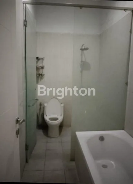 image RUMAH BESAR DAN STRATEGIS DEKAT SUNSET ROAD (8)