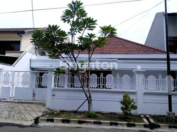 image RUMAH MEWAH SHM DI DAERAH MARGOREJO INDAH (1)