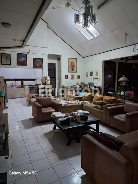 image RUKO 1,5 LANTAI BESAR DAN LUAS DI MANGKUNEGARAN (4)