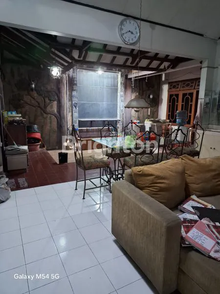 image RUKO 1,5 LANTAI BESAR DAN LUAS DI MANGKUNEGARAN (5)