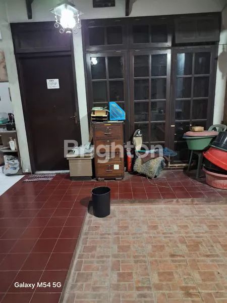 image RUKO 1,5 LANTAI BESAR DAN LUAS DI MANGKUNEGARAN (7)