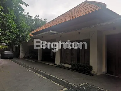image RUMAH MEWAH DI PANGLIMA POLIM JAKARTA SELATAN (2)