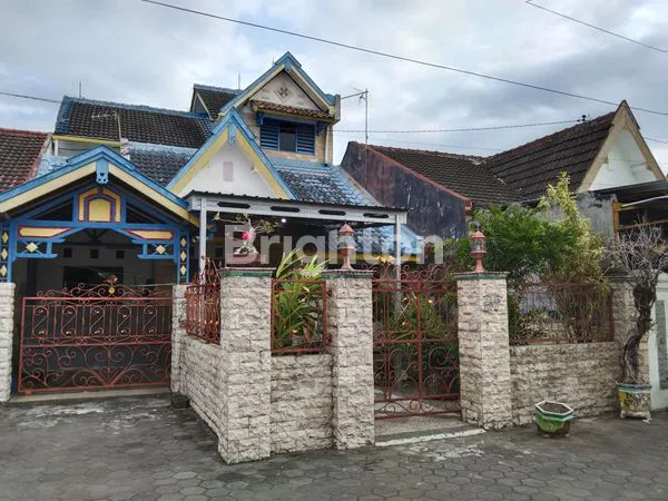 image RUMAH BESAR DI AREA JOGJA BARAT, DAERAH PADAT PENDUDUK YANG BERKEMBANG PESAT 1 KM MIROTA GODEAN2,9 KM TUGU MALIOBORO (1)