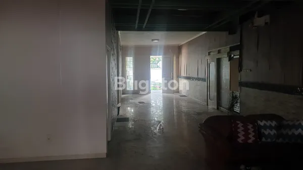 image BARUSAN DIABSEN LAGI SAMA OWNER RUMAH MODERN 1½ LANTAI DI RAYA MANYAR REJO (6)