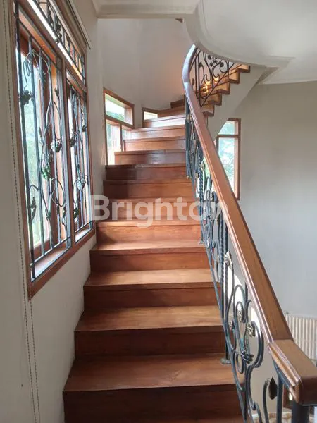 image RUMAH MEWAH 3 LT DI PUSPITA LOKA (6)