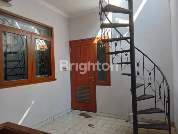 image RUMAH MEWAH 3 LT DI PUSPITA LOKA (7)
