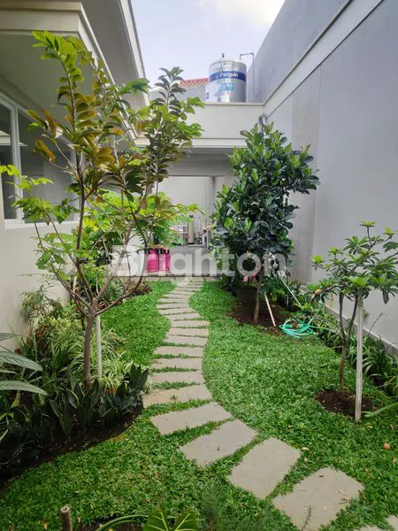 image RUMAH  BARU LUX DI SETIABUDI REGENCY - BANDUNG (5)