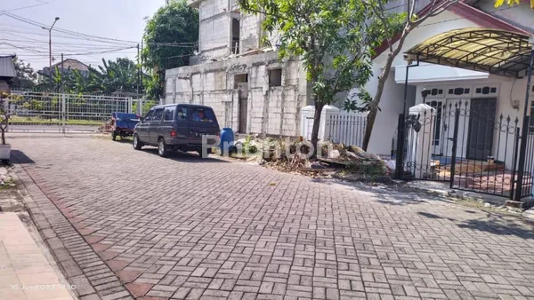 image RUMAH TERAWAT NIRWANA EKSEKUTIF DEKAT MEDAYU PANDUGO KEDUNG BARUK MERR RUNGKUT UPN GUNUNG ANYAR PURIMAS (1)