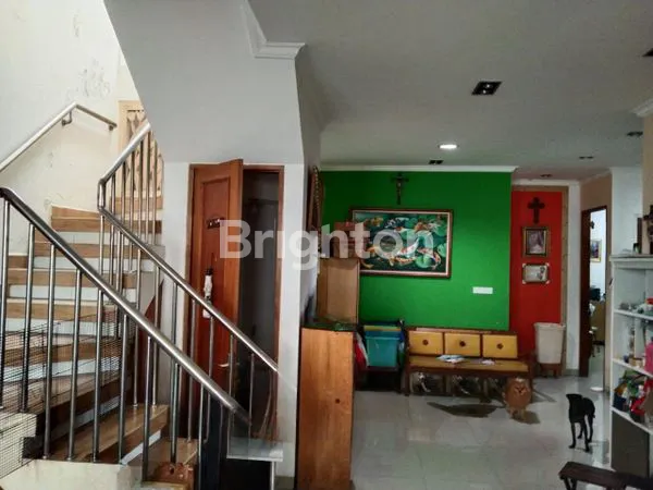image RUMAH KOS-KOSAN JUAL BUTUH BISA UNTUK HUNIAN ATAU LANJUTKAN USAHA KOS-KOSAN LOKASI STRATEGIS DI RAWAMANGUN JAKARTA TIMUR (4)