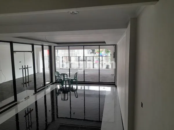 image GEDUNG KANTOR 4 LANTAI DI JATINEGARA BARAT (2)