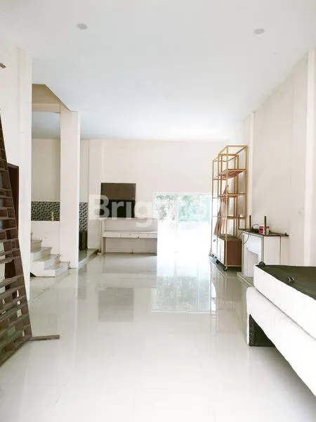 image DI JUAL RUMAH BARU LEBAR 8 METER - KOMPLEK GRAHA METROPOLITAN - VIEW IDAMAN LAPANGAN GOLF LOKASI STRATEGIS  (3)