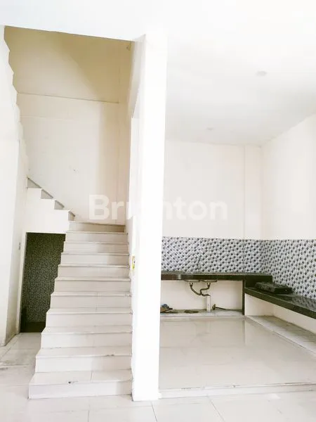 image DI JUAL RUMAH BARU LEBAR 8 METER - KOMPLEK GRAHA METROPOLITAN - VIEW IDAMAN LAPANGAN GOLF LOKASI STRATEGIS  (4)