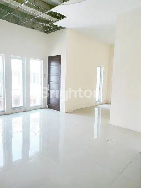 image DI JUAL RUMAH BARU LEBAR 8 METER - KOMPLEK GRAHA METROPOLITAN - VIEW IDAMAN LAPANGAN GOLF LOKASI STRATEGIS  (5)