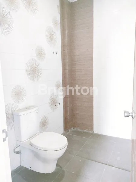 image DI JUAL RUMAH BARU LEBAR 8 METER - KOMPLEK GRAHA METROPOLITAN - VIEW IDAMAN LAPANGAN GOLF LOKASI STRATEGIS  (7)