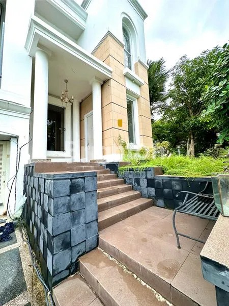 image RUMAH MEWAH EMPAT LANTAI (1)