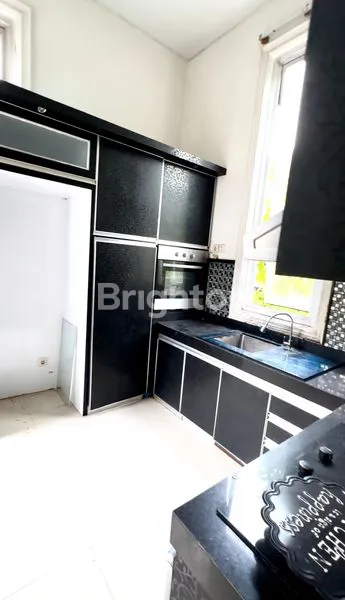 image RUMAH MEWAH EMPAT LANTAI (5)