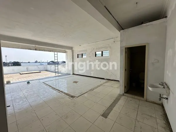 image RUKO 4 LANTAI STRATEGIS AKSES JALAN RAYA UTAMA YOS SUDARSO SOLO (6)