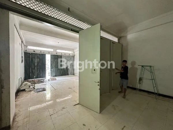 image RUKO 4 LANTAI STRATEGIS AKSES JALAN RAYA UTAMA YOS SUDARSO SOLO (7)