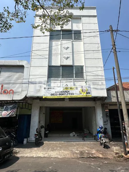 image RUKO 4 LANTAI STRATEGIS AKSES JALAN RAYA UTAMA YOS SUDARSO SOLO (1)