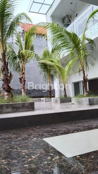 image JUAL MURAH HITUNG  TANAH SAJA RUMAH  SEMI VILLA BESAR  DI SUNSET ROAD (4)