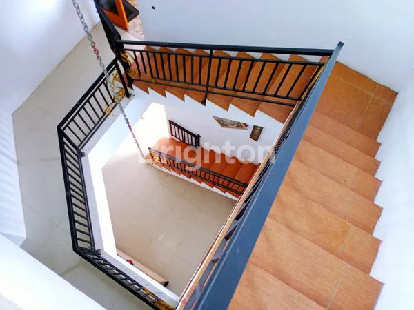 image HUNIAN MEWAH 3 LANTAI STRATEGIS DI TAPOS DEPOK (3)