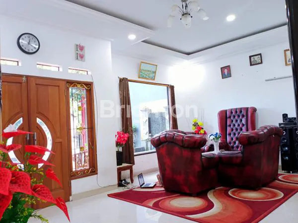 image HUNIAN MEWAH 3 LANTAI STRATEGIS DI TAPOS DEPOK (7)