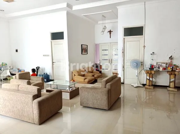 image RUMAH RAYA MERR SIAP HUNI TANPA RENOV! (5)