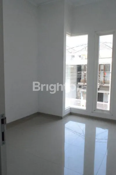 image RUMAH 2 LANTAI SIAP HUNI (6)