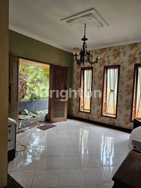 image RUMAH CANTIK DUA LANTAI SIAP HUNI DI GRIYA MANGLI INDAH JEMBER (2)