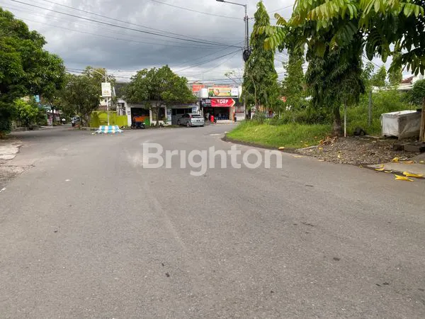 image RUMAH CANTIK DUA LANTAI SIAP HUNI DI GRIYA MANGLI INDAH JEMBER (6)