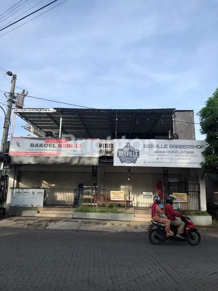 RUKO UNTUK USAHA BARBERSHOP,  KEBULI , ES TEH SOLO DAN CAFE DI LANTAI 2 LOKASI JATISARI MIJEN