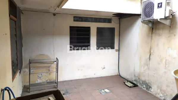 image RUMAH DI NGINDEN INTAN TERAWAT LOKASI NYAMAN DEKAT SEMOLOWARU (5)