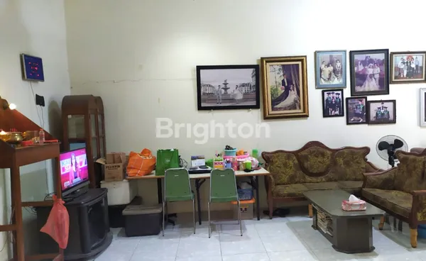 image RUMAH DI NGINDEN INTAN TERAWAT LOKASI NYAMAN DEKAT SEMOLOWARU (6)