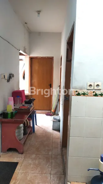 image RUMAH DI NGINDEN INTAN TERAWAT LOKASI NYAMAN DEKAT SEMOLOWARU (7)