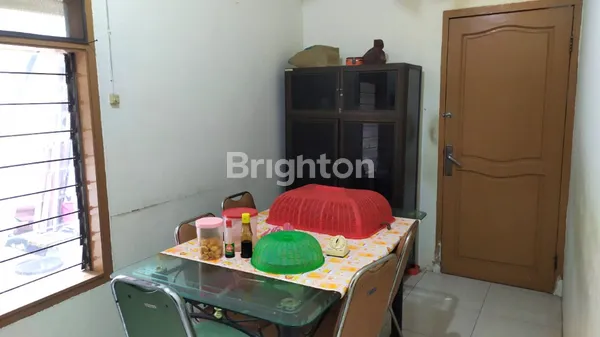 image RUMAH DI NGINDEN INTAN TERAWAT LOKASI NYAMAN DEKAT SEMOLOWARU (8)