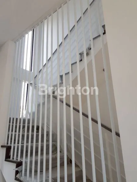 image BARU GRESS STAMFORD PLACE CITRALAND  2 LANTAI SIAP HUNI (4)